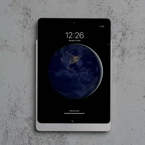 DameWallHomeforiPad10.2_SilverAnodized_3_88fc4318-b9cf-4208-b073-1ccc1022d64a